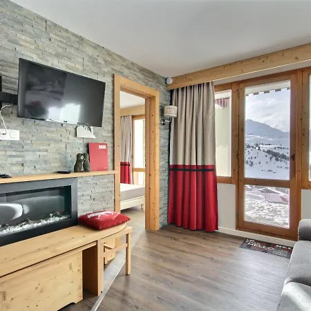 Spacieux 2 Pieces Avec Acces Pistes, Terrasse, Cheminee Et Parking - Fr-1-455-147